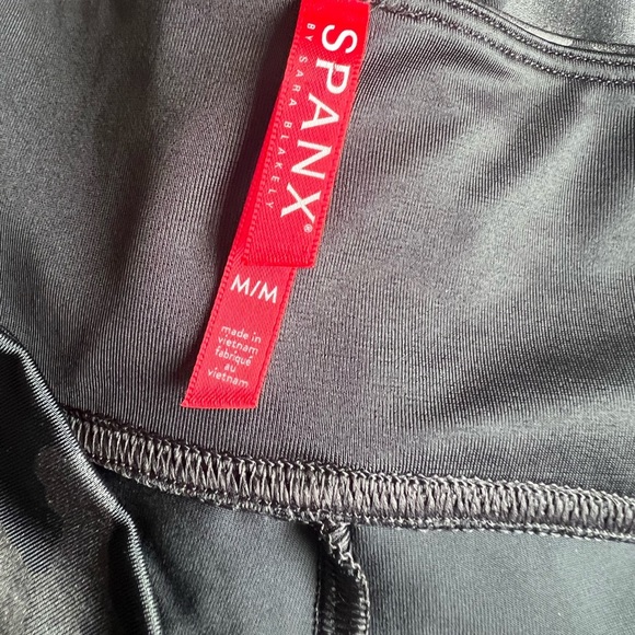 SPANX Black Camp Leggings Size Medium - Picture 4 of 4